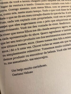 Maria Ribeiro Instagram - Ainda vou escrever com calma sobre o mar de amor que recebi na ultima Flip. Foi a primeira vez que lancei um livro lá, e, sem brincadeira, foi inesquecível. Pelos amigos que foram me ver, pelas amigas que fiz nesse mundo, pelo carinho recebido nas ruas, por essa ideia de Brasil onde a gente faz fila pra ver Marina Silva, Caetano Galindo, Ana Maria Gonçalves, Conceição Evaristo, Valter Hugo Mae.
Mas agora quero agradecer. Acabo de saber que meu #nãoseiseébommaséteu foi o livro mais vendido da #casarecord . To feliz que nem criança atravessando piscina pra pai e mãe verem. Meus últimos sete anos estão nesse volume pink.

Obrigada Roberta, Livia, Cassiano, Feres, Eugenia, Lucia, Flavia, Giovanna (que capa, socorro 💥)

Obrigada Anitta, Caetano Veloso, Zuenir Ventura, Alexandre Machado, Gregorio Duvivier, Marcelo Paiva, Helo Teixeira ✨

Obrigada João S.
Obrigada Domingos O.
Obrigada Otavio L.

Obrigada, Caio Mariano.

Obrigada, Paula Lavigne.

Obrigada ao pessoal da Companhia, especialmente Luiz Schwarcz e Marcelo Ferroni.

Obrigada ao pessoal da Todavia.

E obrigada a todas as pessoas que fizeram parte da minha história na escrita: Jorge Bastos Moreno, Ascanio Seleme, João Roberto Marinho, Paulo Lima, Adriana Verani, Fernanda Thedim, Fabio Carvalho, Luara Calvi Anic, Isabelle Moreira Lima, Tatiana Schibuola, Murilo Garavello, Maria Julia Marques, Adriana Negreiros, Andressa Zanandreia, Vanessa Cardoso, Cristina Fibe.

Esse livro reúne textos de O Globo, Tpm, Gama, Uol e Veja Rio.