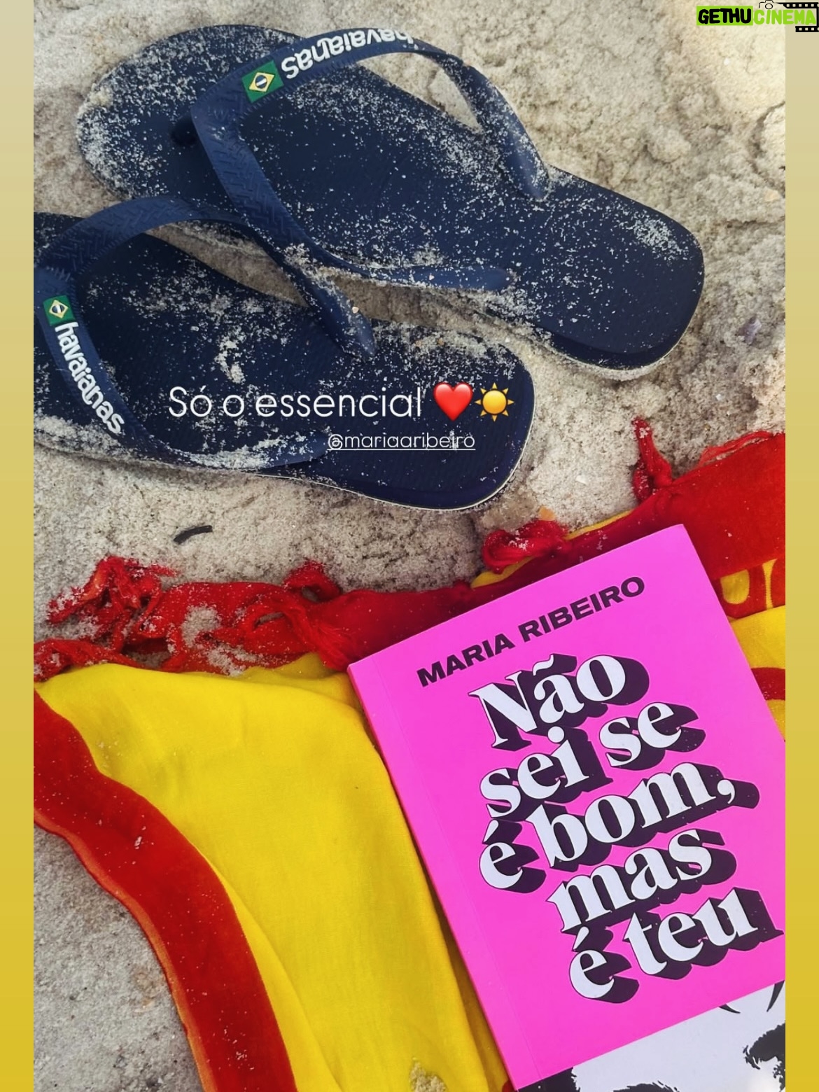 Maria Ribeiro - 3.6K Likes - Obrigada, São Paulo ♥️
Eu te amo ✨
Foi lindo!

Ultimo dia de @ofilho.teatro no @teatrovivosp 
Dois meses lindos e cheios de reencontros
Obrigada Leo, Thiago, Ganhei, Thais, Marcio, Bruno, Bel, Andreas, Luciano, Iara, Dedé, Andre, Helo, Douglas, Rica, Dedé, Vinicius e todo mundo do teatro.

Obrigada a todo mundo que veio ver a gente, que ae emocionou com o texto do Florian Zeller, que divulgou nosso projeto, e que nos apoiou de alguma forma.

Obrigada também pra turma que veio com o livro novo, foi muito emocionante juntar meus dois rolles profissionais no mesmo bat local 😽

O teatro é uma das poucas experiências da história da humanidade que segue analógica, e, juro, não é por nada, mas que delícia, pqp!