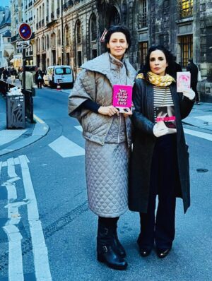 Maria Ribeiro Instagram - Eu sei que tá muito em cima pro Natal: mas pode ser presente de ano novo: 
minha amada capa pink, Nao sei se é bom, mas é teu, e um Drummond inesquecível , A Paixão Medida, com prefacio da mais nova autora da praça: minha agente secreta @mariafernandacandidooficial .

Que a gente ainda nao fez nossa lista das leituras do ano, mas se ajeitou direitinho pra fazer publi gratuita da editora Record 😎📚♥️
