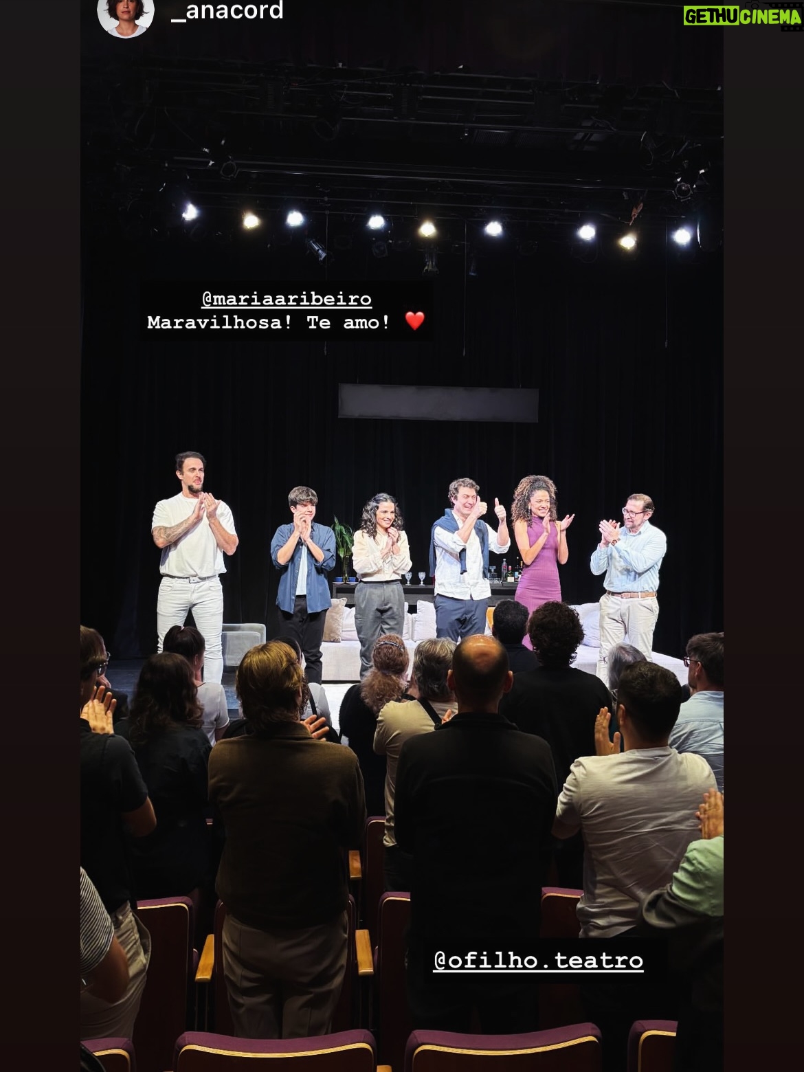 Maria Ribeiro - 3.6K Likes - Obrigada, São Paulo ♥️
Eu te amo ✨
Foi lindo!

Ultimo dia de @ofilho.teatro no @teatrovivosp 
Dois meses lindos e cheios de reencontros
Obrigada Leo, Thiago, Ganhei, Thais, Marcio, Bruno, Bel, Andreas, Luciano, Iara, Dedé, Andre, Helo, Douglas, Rica, Dedé, Vinicius e todo mundo do teatro.

Obrigada a todo mundo que veio ver a gente, que ae emocionou com o texto do Florian Zeller, que divulgou nosso projeto, e que nos apoiou de alguma forma.

Obrigada também pra turma que veio com o livro novo, foi muito emocionante juntar meus dois rolles profissionais no mesmo bat local 😽

O teatro é uma das poucas experiências da história da humanidade que segue analógica, e, juro, não é por nada, mas que delícia, pqp!