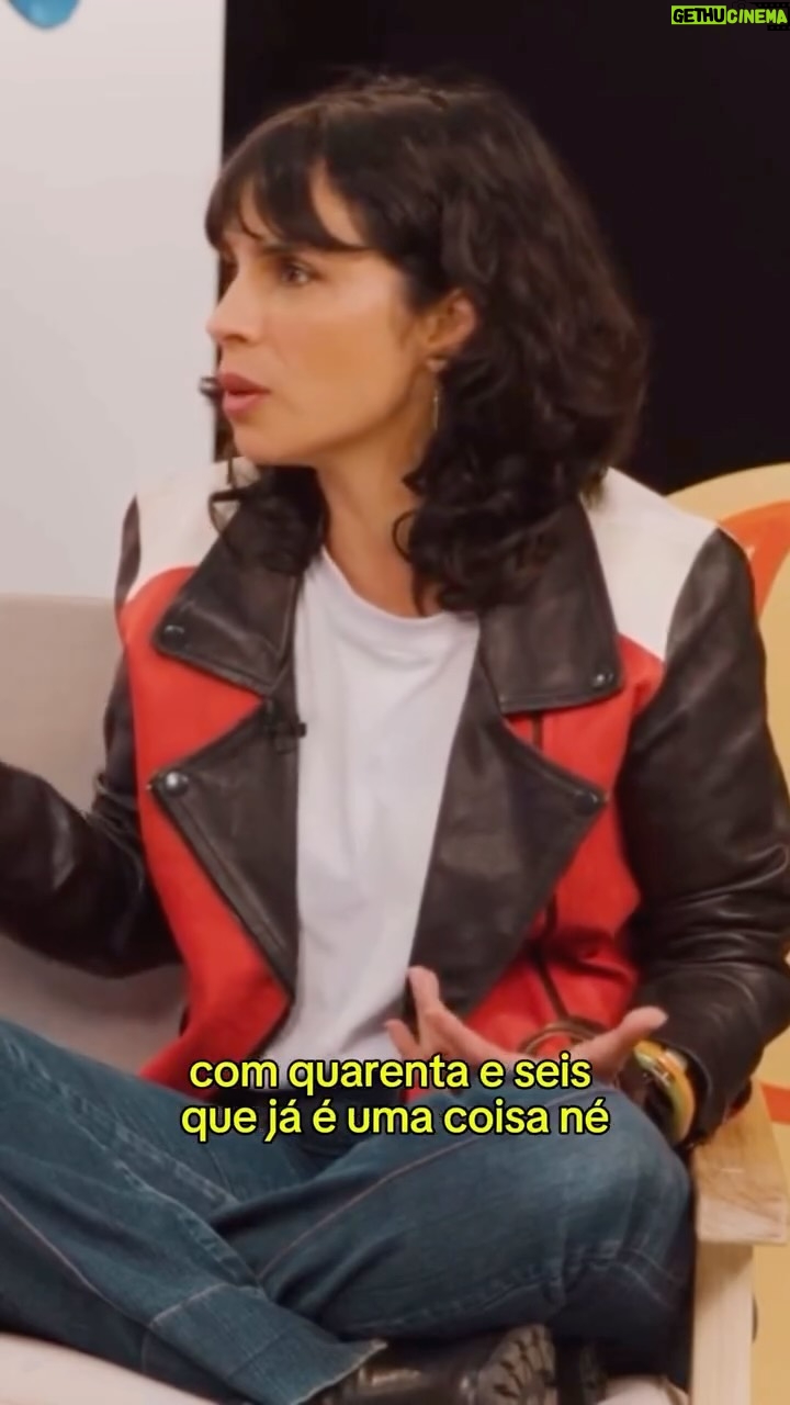 Maria Ribeiro - 6.1K Likes - Ontem, quando eu soube da morte da Brigitte Bardot, um ícone da história do cinema - independentemente das suas tristes e controversas posições políticas - eu fiquei pensando no peso e na leveza da beleza física. Nessa equação . Em seguida, vi um corte de uma entrevista que ela deu falando exatamente disso, da importância de aceitar as coisas. O que considero um dos grandes, e mais difíceis , projetos da vida. Tem um poema da Elisabeth Bishop que se chama “A arte de perder”. Recomendo o google.
Nesses dias de fim de ano, em que a gente se permite um pouco mais de contemplação, ler poemas traz de volta o tempo que o tempo deveria ter.

Com @thailaayala e @juliafaria ❤️ #2023 
@mileumatretas