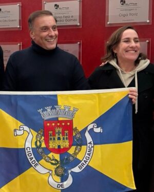 Maria Rueff Instagram - Por todo o cuidado e carinho recebidos, 
a nossa gratidão! 
@teatromunicipalbraganca 
@hgbraganca 
@bombeiros_braganca 
❤️