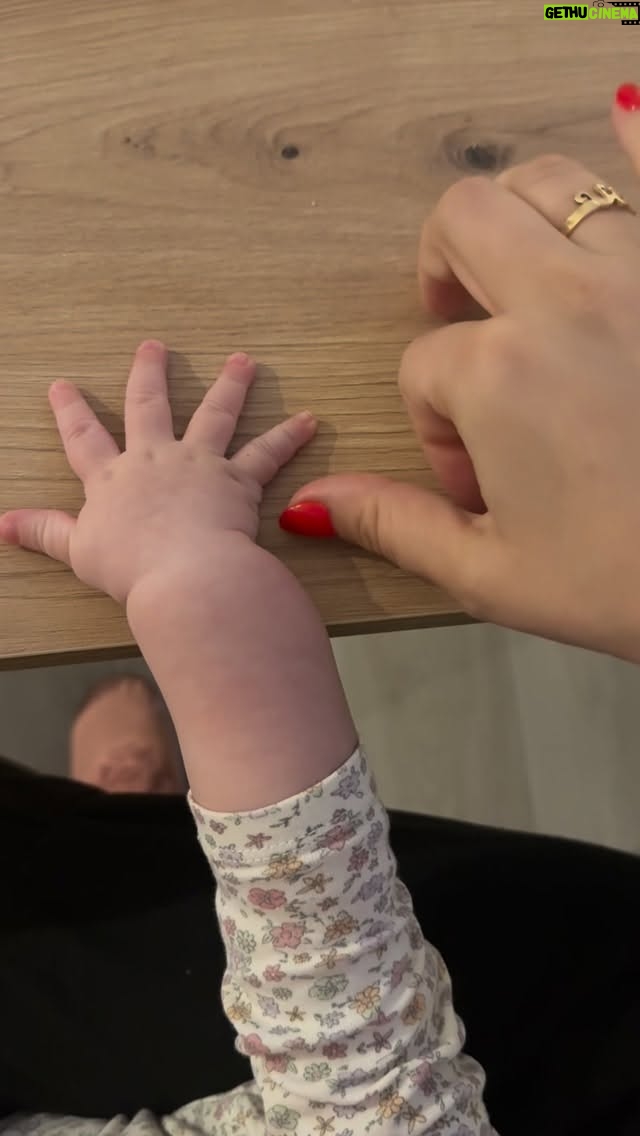 María Toledo - 6.5K Likes - Los primeros nudillos de mi princesa María con 5 MESES. ¡Me como sus manitas!!!! 💃

#Flamenco #Flamencadesdebebe #mividaentera #miparejita #graciasDios
