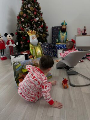 María Toledo Instagram - “Los Reyes se han metido en el globo, mamá”. 
¡Bendita inocencia!!!! 

Si algún día me pierdo, me encontraréis siempre con ellos. 
Mi parejita, por la que merece la pena todo. 
Día de ilusión en los primeros Reyes Magos de mi María.
🫅🏼🫅🤴🏾
Puede que ella no se entere, pero yo sí. 

Mi Vicente y mi María, mi todo. 
¡Os amoooooooo!!!!

#ReyesMagos2026 #miparejita #primerosreyesdemiprincesa #tiempoparaaqui #vidanocorrastanto