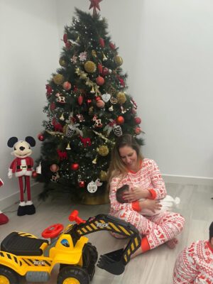 María Toledo Instagram - “Los Reyes se han metido en el globo, mamá”. 
¡Bendita inocencia!!!! 

Si algún día me pierdo, me encontraréis siempre con ellos. 
Mi parejita, por la que merece la pena todo. 
Día de ilusión en los primeros Reyes Magos de mi María.
🫅🏼🫅🤴🏾
Puede que ella no se entere, pero yo sí. 

Mi Vicente y mi María, mi todo. 
¡Os amoooooooo!!!!

#ReyesMagos2026 #miparejita #primerosreyesdemiprincesa #tiempoparaaqui #vidanocorrastanto