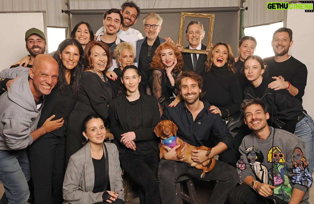 María Valenzuela - 1.2K Likes - 💐Viuda e hijas
Hasta que la herencia nos separe.

@noracarpena_ok 
@mariavalenzuelaok 
@socastiglione 
@fercallejon 
@urtizbereagonza 
 
💐Guión: Alfonso Paso Jr.
💐Dirección: @diazhectorok 

¿Quién tiene más poder?
¿El dinero o la familia?💵

ESTRENO 17 de Septiembre
@multiteatro
Muy pronto a la venta por @plateanet 
📍Teatro Multitabaris 

💐Producción: @juanmanuelcaballe 
@tomas.rottemberg @nachi.nb