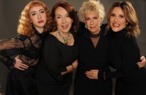 María Valenzuela Instagram - 💐Viuda e hijas
Hasta que la herencia nos separe.

@noracarpena_ok 
@mariavalenzuelaok 
@socastiglione 
@fercallejon 
@urtizbereagonza 
 
💐Guión: Alfonso Paso Jr.
💐Dirección: @diazhectorok 

¿Quién tiene más poder?
¿El dinero o la familia?💵

ESTRENO 17 de Septiembre
@multiteatro
Muy pronto a la venta por @plateanet 
📍Teatro Multitabaris 

💐Producción: @juanmanuelcaballe 
@tomas.rottemberg @nachi.nb