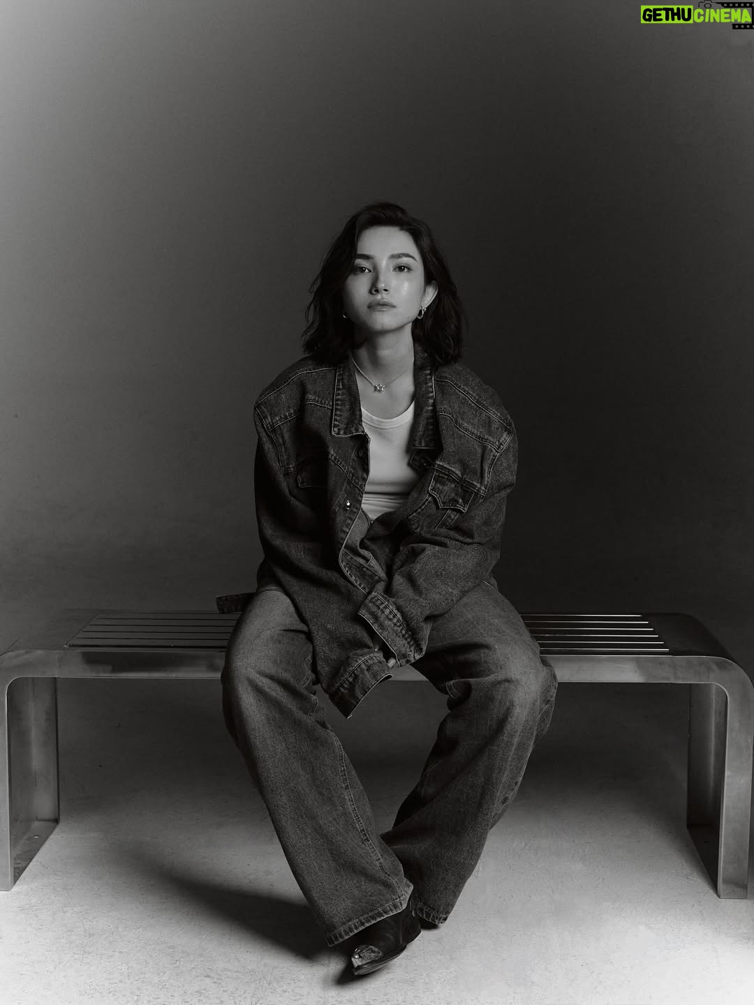 Maria Zhang - 72.5K Likes - Some much belated birthday thoughts. Really been feeling like I’ve grown into myself recently. To the fam and homies that’ve held it down through thick and thin, you’re a real one. Here’s to settling in.

photos: 懒猫摄影 @chen.7.23
hmu: 丹妮
styling: 🙋🏻‍♀️