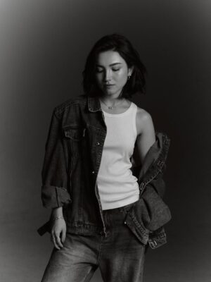 Maria Zhang Instagram - Some much belated birthday thoughts. Really been feeling like I’ve grown into myself recently. To the fam and homies that’ve held it down through thick and thin, you’re a real one. Here’s to settling in.

photos: 懒猫摄影 @chen.7.23
hmu: 丹妮
styling: 🙋🏻‍♀️