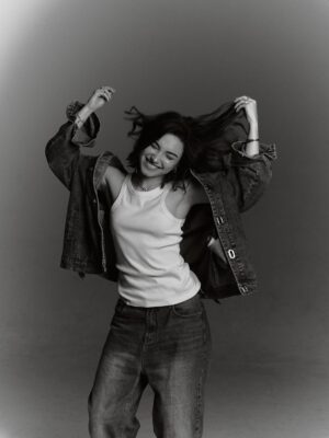 Maria Zhang Instagram - Some much belated birthday thoughts. Really been feeling like I’ve grown into myself recently. To the fam and homies that’ve held it down through thick and thin, you’re a real one. Here’s to settling in.

photos: 懒猫摄影 @chen.7.23
hmu: 丹妮
styling: 🙋🏻‍♀️