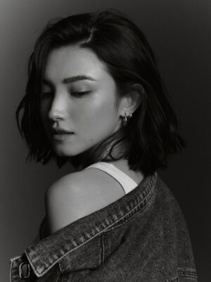 Maria Zhang Instagram - Some much belated birthday thoughts. Really been feeling like I’ve grown into myself recently. To the fam and homies that’ve held it down through thick and thin, you’re a real one. Here’s to settling in.

photos: 懒猫摄影 @chen.7.23
hmu: 丹妮
styling: 🙋🏻‍♀️