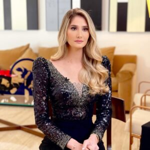 Mariam Habach Instagram - Gracias 🦋 gracias por todas sus palabras tan bellas, gracias a quienes vieron la entrevista y me escribieron. Para mi fue un orgullo y un honor ser la Miss Venezuela 2015. Si bien es cierto, el camino fue muy duro pero al final el cariño de ustedes es confortable. Lo hice y estuve ahí por un sueño propio que con mucho trabajo se hizo realidad y ustedes siempre formarán parte de la mujer en la que me he convertido hasta hoy 🇻🇪. Gracias @olavarrietaluis por tan increíble entrevista, @eduardokoii @enzokoii gracias por vestirme y a ti @eliovasquez1 por dejarme hermosa 🦋