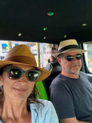 Mariana Arias Instagram - Gracias por tan lindas vacaciones! 
Panamá nos sorprendió con su hospitalidad, su gente, su comida de mar, playas increíbles (Bocas Del Toro).
Gracias @olgasinclair por recibirnos en tu casa para esperar el nuevo año! Gran artista Panameña (la mejor) amiga ♥️
Ahi vamos!! Love you @eduardoyeyati