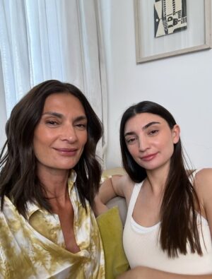 Mariana Arias Instagram - Feliz cumpleaños Paloma! Nueva etapa en tu vida que será para crecer y evolucionar. Todo lo mejor está por venir. 
Te amo siempre ♥️
Pero cada vez más 
@palcepeda