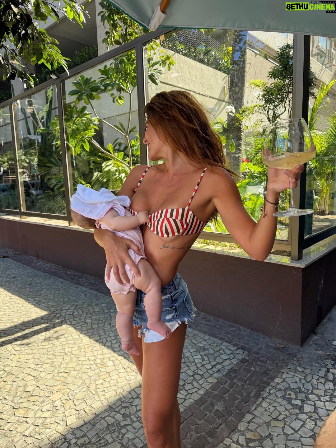 Mariana Goldfarb - 21.3K Likes - Domingo no rio e eu transbordando amor