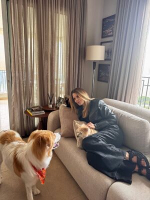Mariana Kupfer Instagram - Foto 1: Pare o que estĆ” fazendo e curte essa linguinha pro lado do Chico š«
Foto 2: Arrume um amor que te olhe igual o Chico olha pra mim ⦠ā¤ļø
