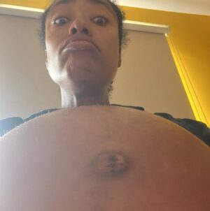 Mariana Nunes Instagram - tem nem legenda… 🙋🏿‍♀️🍉🤷🏿‍♀️🤰🏿