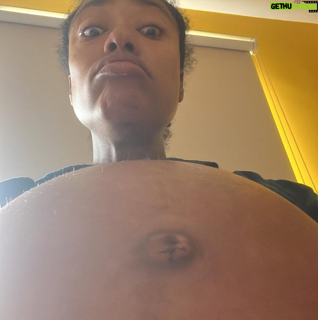 Mariana Nunes - 4.9K Likes - tem nem legenda… 🙋🏿‍♀️🍉🤷🏿‍♀️🤰🏿