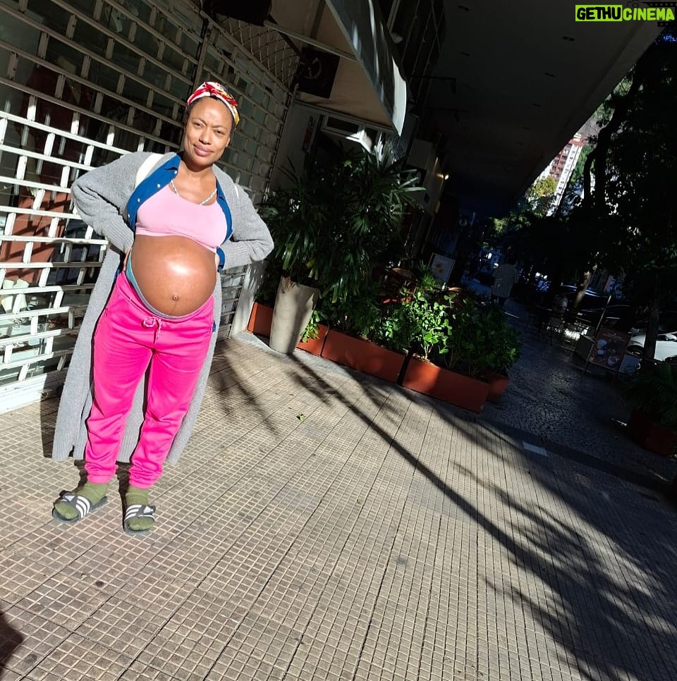 Mariana Nunes - 4.9K Likes - tem nem legenda… 🙋🏿‍♀️🍉🤷🏿‍♀️🤰🏿