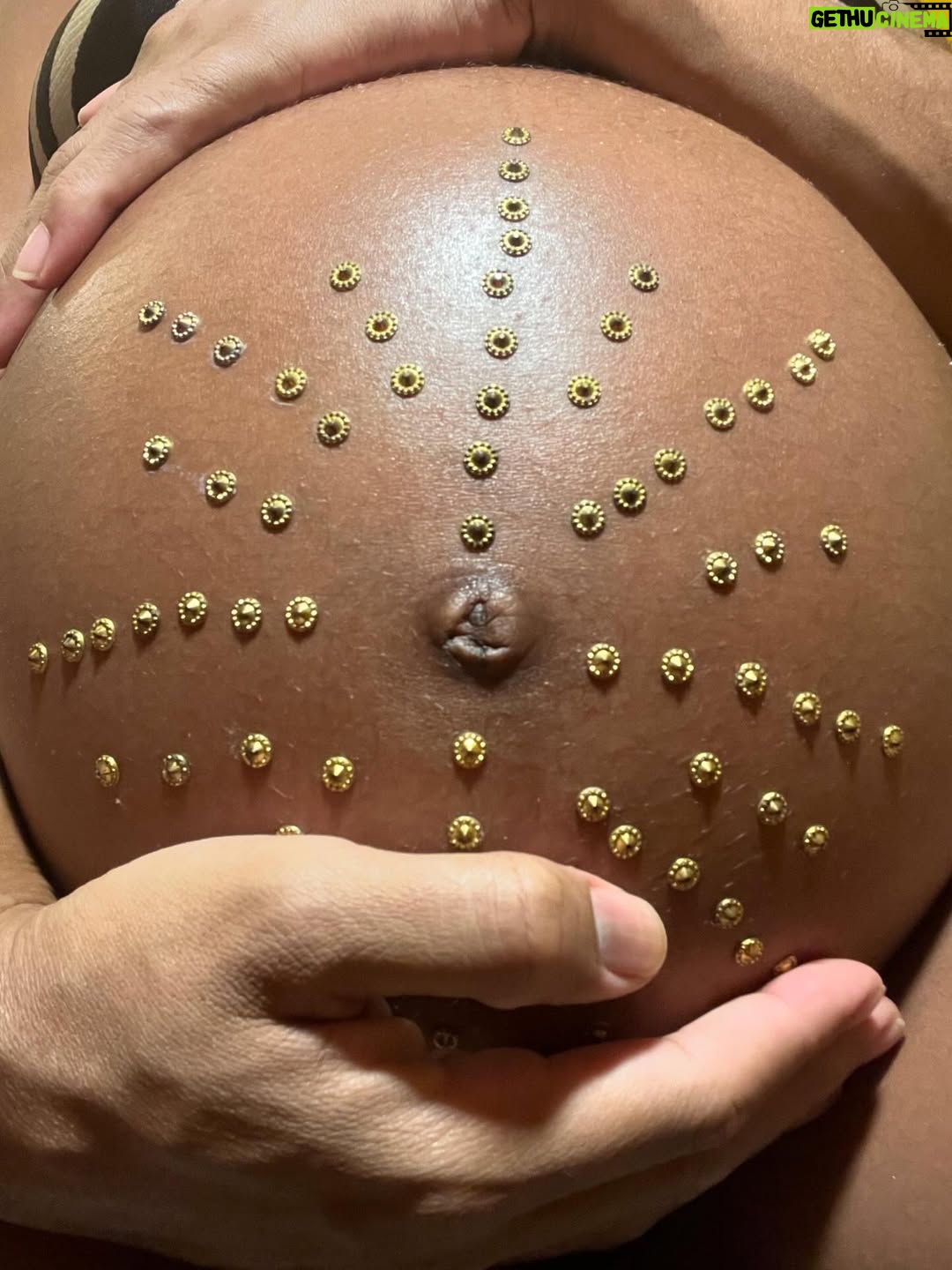 Mariana Nunes - 3.7K Likes - socorro Deus!
acho que engoli uma melancia… 😳🤰🏿🍉🤣
(contém ironia 😉)