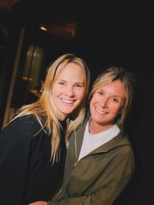 Mariana Seligmann Instagram - Otro año más rodeada de mucho amor 💕

Mi día empezó en familia y de sorpresa se fueron sumando los incondicionales de siempre. Disfruté de una mañana llena de amor, esta vez siendo 4 por primera vez y todo terminó en planes con amigos.

Caminata con Nico, comidita con mis 🐥🐥, momento de amor con Vicente, té con amigas, festejo sorpresa con amigos y brunch súper especial de viernes con ellas 🫶🏻

Gracias @soucoqueiro por este día tan especial, por compartir la vida conmigo y nunca dejar de sorprenderme.

Me di cuenta de lo hermoso que es tener tanta gente linda en mi vida que me quiere y me acompaña. Solo agradecerles por todos estos momentos 🫶🏻 

CUMPLEAÑOS MÁS QUE FELIZ ✨

#cumpleaños #soymuni #amigos #família