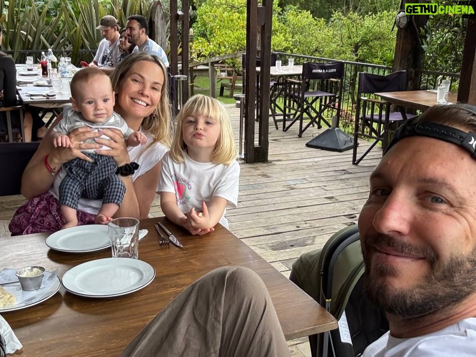 Mariana Seligmann - 2.8K Likes - Feliz cumpleaños amor de mi vida. Mereces todo lo bonito! Donde vas, la gente te quiere, porque sos energía linda, morron pepito💕

 Te deseo que siempre puedas mantener tu alma lo más libre y aventurero posible para seguir conquistando al mundo!

Te amamos, académico 🩵 @soucoqueiro