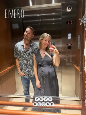 Mariana Seligmann Instagram - Se termina el 2025💫💕 El año con el desafío más grande: tener a mi segundo hijo y seguir trabajando en mi proyecto “Soy Muni”🫶🏼
No fue fácil, pero con mi increíble compañero @soucoqueiro y lo genial que es Carmela, todo fluyó! 

Gracias a todos los que fueron parte con su amor, trabajo y pasión🥹

Les deseo un hermoso 2026🥂