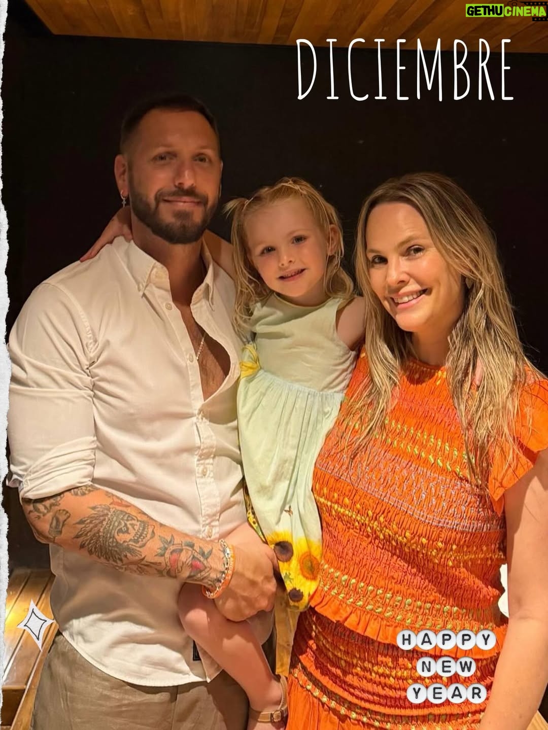 Mariana Seligmann - 3.8K Likes - Se termina el 2025💫💕 El año con el desafío más grande: tener a mi segundo hijo y seguir trabajando en mi proyecto “Soy Muni”🫶🏼
No fue fácil, pero con mi increíble compañero @soucoqueiro y lo genial que es Carmela, todo fluyó! 

Gracias a todos los que fueron parte con su amor, trabajo y pasión🥹

Les deseo un hermoso 2026🥂