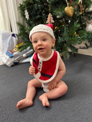Mariana Seligmann Instagram - Primera navidad de Vicente🎄 Hermosa noche en familia🥹🫶🏼

Felicidades a todos!🥂