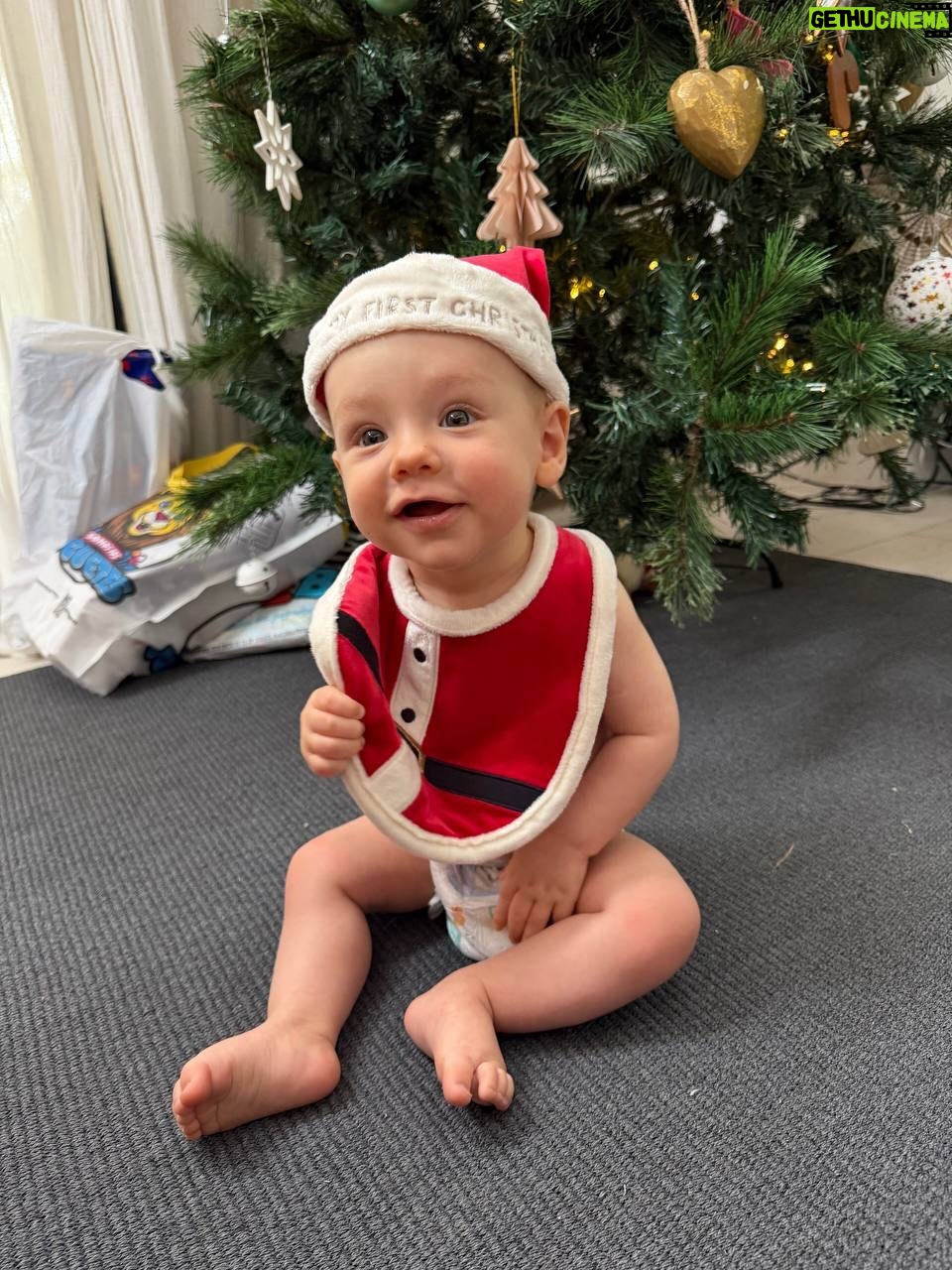 Mariana Seligmann - 5.2K Likes - Primera navidad de Vicente🎄 Hermosa noche en familia🥹🫶🏼

Felicidades a todos!🥂