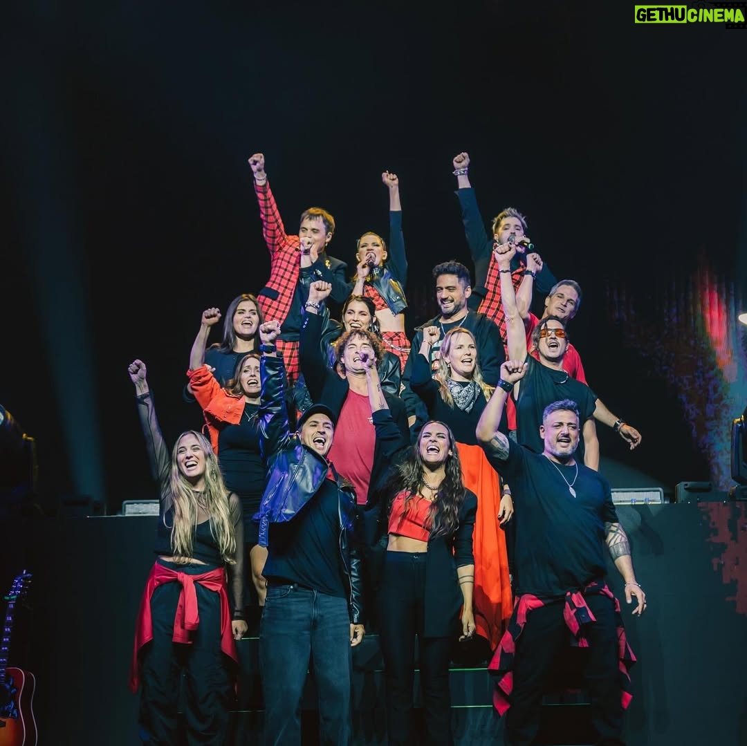 Mariana Seligmann - 11.8K Likes - Resumen de una semana super movida😅 Caímos de sorpresa al Movistar Arena de Rebelde Way🔥 Gracias por darnos tanto amor después de tantos años! 

Y también nos vinimos al campo con las mamis del cole y las nenas a pasar el receso de primavera! 

🌸Feliz primavera para todos!