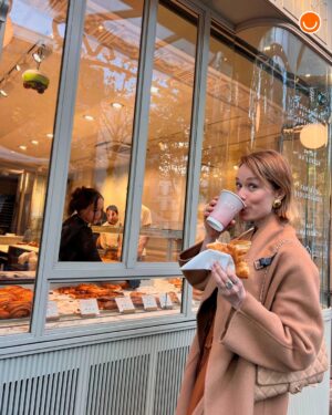 Mariana Ximenes Instagram - #FAMOSOS 🌟 A @marianaximenes esteve em Paris para o Fashion Week e curtir o que a capital francesa oferece de melhor: arte, cultura e culinária. E ela compartilhou todas as dicas e cliques com a gente lá no meu site 📲