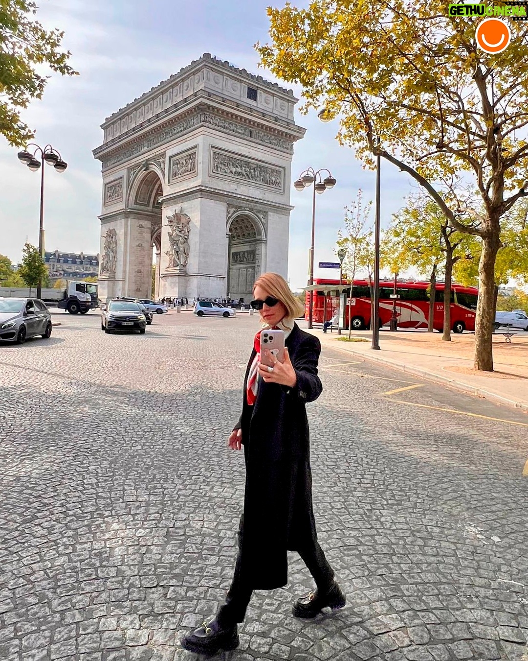 Mariana Ximenes - 5.1K Likes - #FAMOSOS 🌟 A @marianaximenes esteve em Paris para o Fashion Week e curtir o que a capital francesa oferece de melhor: arte, cultura e culinária. E ela compartilhou todas as dicas e cliques com a gente lá no meu site 📲
