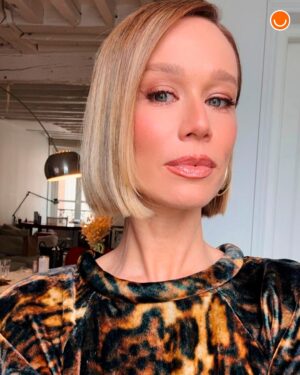 Mariana Ximenes Instagram - #FAMOSOS 🌟 A @marianaximenes esteve em Paris para o Fashion Week e curtir o que a capital francesa oferece de melhor: arte, cultura e culinária. E ela compartilhou todas as dicas e cliques com a gente lá no meu site 📲
