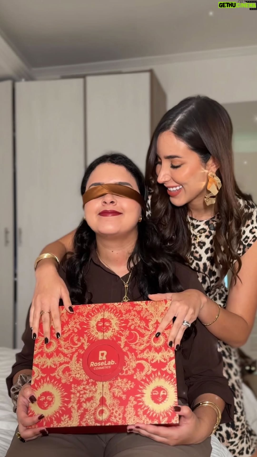 Mariángel Villasmil - 582 Likes - Le regale a mi hermana un calendario de adviento❤️ y lo abrimos juntas para ver si adivinaba lo que trae👀

Me parece lindo que las marcas en Venezuela tengan estos diseños tan hermosos y con tan buena calidad para hacer un regalo diferente🫶🏻 lo consegui en la web de @roselab.official y ademas la caja es perfecta para reutilizarla como organizador💫📦