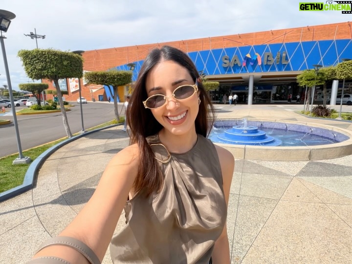 Mariángel Villasmil - 1.1K Likes - Enero es para organizarse y priorizar. ✨ Si tienes algo pendiente por comprar o renovar, los descuentos de @tusambilmcbo son una buena opción para tus compras inteligentes. 🛍️

Yo me fui a dar una vuelta por el mall para distraerme un poco jaja y aquí te muestro algunos de los descuentos de esta temporada🫶🏻👀
