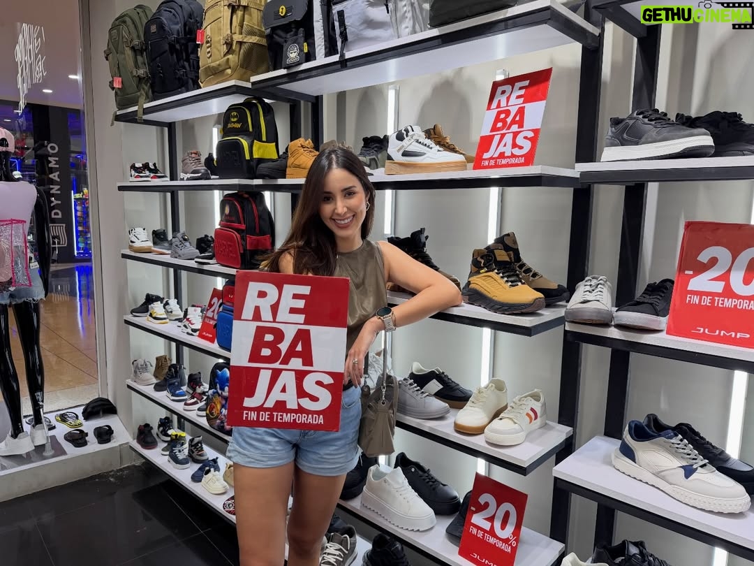 Mariángel Villasmil - 1.1K Likes - Enero es para organizarse y priorizar. ✨ Si tienes algo pendiente por comprar o renovar, los descuentos de @tusambilmcbo son una buena opción para tus compras inteligentes. 🛍️

Yo me fui a dar una vuelta por el mall para distraerme un poco jaja y aquí te muestro algunos de los descuentos de esta temporada🫶🏻👀