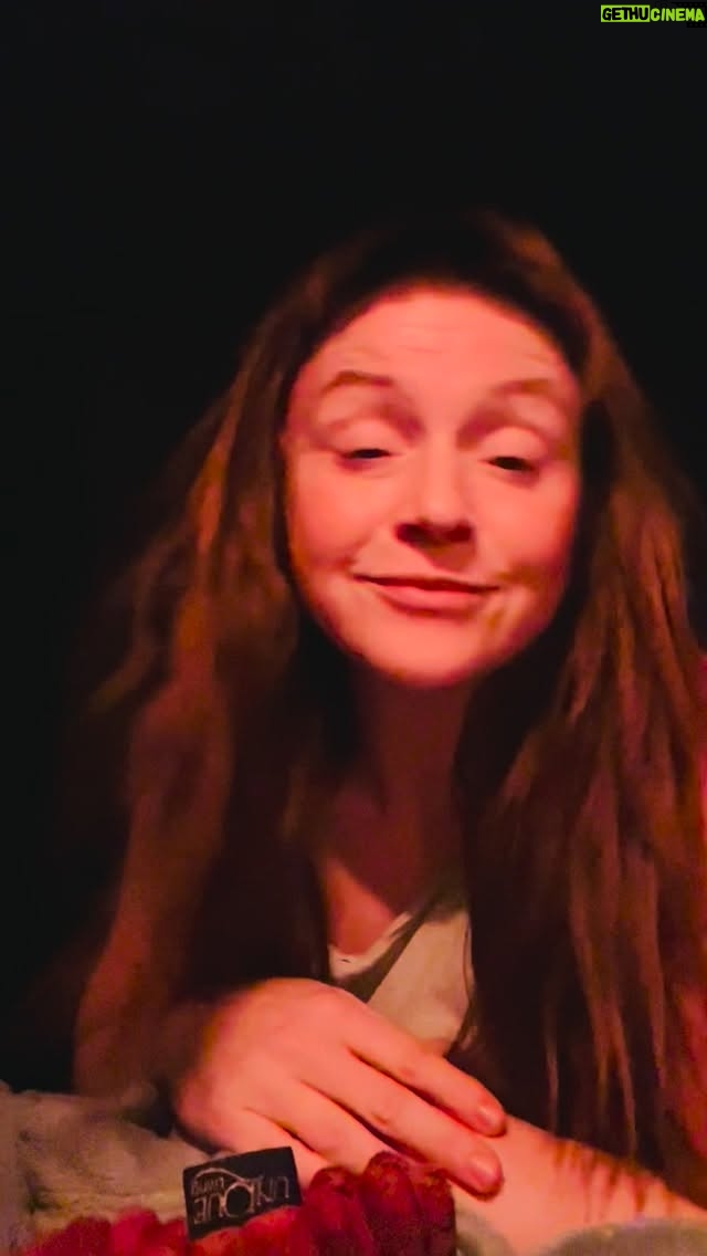 Marie Doležalová - 9.6K Likes - tenhle trend jsem si musela natočit, přijde mi vlastně nakonec skrytě laskavej- tak co, co koupíte letos tý vaší partě???😁🙏🏻