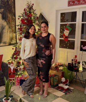 Mariela Celis Instagram - ¡Feliz Navidad les deseamos la familia Celis Leiva! … aunque faltaron mi Chiki, mi hermana y mi sobrino que los exrañamos muchísimo espero verlos pronto …🎄🎅🏻❤️