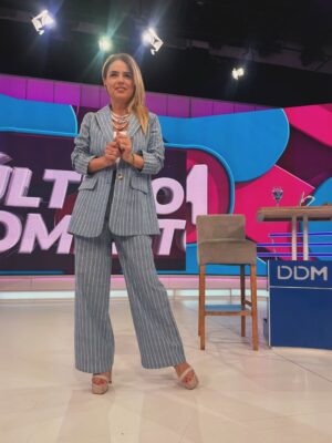 Marina Calabró Instagram - #DDM Look: @peuquejeans 🛍️
Accesorios @lunagarzonaccesorios 💍
Maquillaje: @agos_mkp 🤩
Estilismo: @vic_v88 ❤️