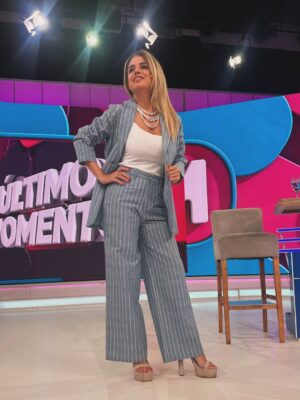 Marina Calabró Instagram - #DDM Look: @peuquejeans 🛍️
Accesorios @lunagarzonaccesorios 💍
Maquillaje: @agos_mkp 🤩
Estilismo: @vic_v88 ❤️