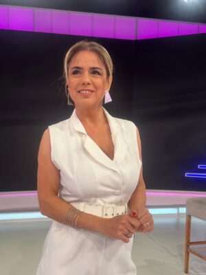 Marina Calabró Instagram - #DDM Look: @happychicclothes 🛍️
Accesorios @lunagarzonaccesorios 💍
Maquillaje: @agos_mkp 💋
Estilismo: @vic_v88 ✨