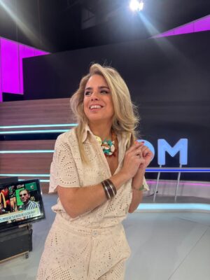 Marina Calabró Instagram - #DDM  Look : @happychicclothes 🤩
Accesorios @lunagarzonaccesorios 💍
Maquillaje: @agos_mkp 🫦  Estilismo: @vic_v88 😍