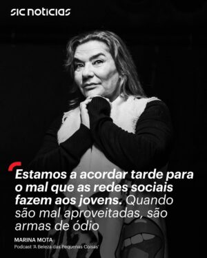 Marina Mota Instagram - É uma das atrizes mais populares do país. Nos anos 90, protagonizou e produziu programas de humor que lideraram audiências na televisão e, por mais tempo, foi primeira figura de espetáculos de Revista à Portuguesa, no Parque Mayer, em Lisboa. Presença habitual na ficção nacional, gravou em 2012 uma novela no Brasil, a convite de Miguel Falabella. Em 2024, Marina ganhou o seu primeiro Globo de Ouro, para melhor atriz de Teatro: “Sou atriz há 44 anos. Agradeci o prémio, diverti-me muito, mas não foi o meu melhor desempenho em palco”. 

Ouça o podcast através do link na bio

#atriz #redessociais #socialmedia #marinamota #podcasts #teatro #portugal #sicnoticias