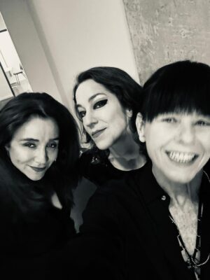 Marisa Orth Instagram - Últimos do ano.
Que lindeza encontrar essas duas divas, mais o igor Brasil, eo Zeli Silva , pra gente celebrar hoje e sempre o grande Belchior.
@karinabuhr
@tacianabarros
@igorbrasilmusic
@zelibassilva
