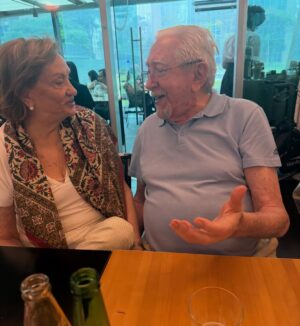 Marisa Orth Instagram - TEÓFILO 89
Spot, com neto, namorada, celebramos!!