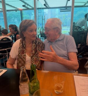 Marisa Orth Instagram - TEÓFILO 89
Spot, com neto, namorada, celebramos!!