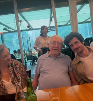 Marisa Orth Instagram - TEÓFILO 89
Spot, com neto, namorada, celebramos!!