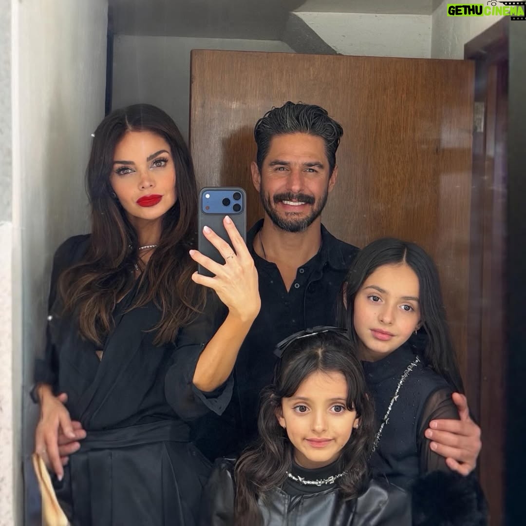 Marisol González - 31.7K Likes - ✨Feliz Año Nuevo ✨
Que todo lo que sueñas se haga realidad,
que nunca falten las sonrisas,
que la abundancia fluya
y que este año esté lleno de momentos bonitos 🤍  Será  un gran año 💫