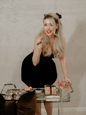 Mariya Kravchenko Instagram - Я в предвкушении Нового года.. Жду чуда и селедку под шубой! Надеюсь, вы тоже!🔥✨🎄
корсет @miss_corset
photo @aaneshka
muah @mua.sveta_